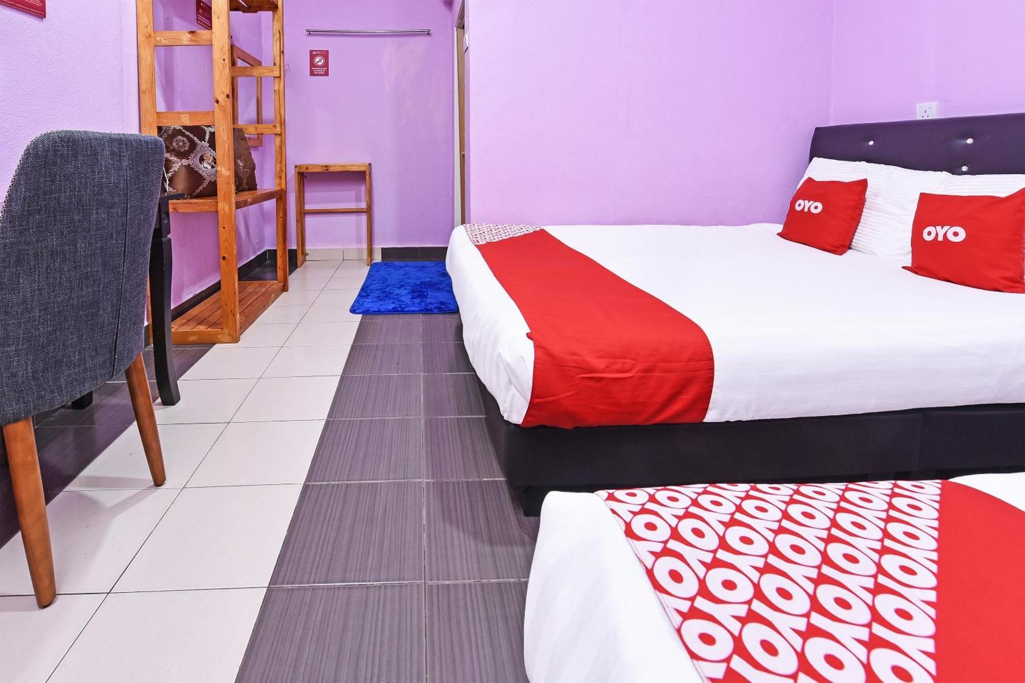 Oyo 90561 Awan Biru Motel Пантай-Сенанг Экстерьер фото