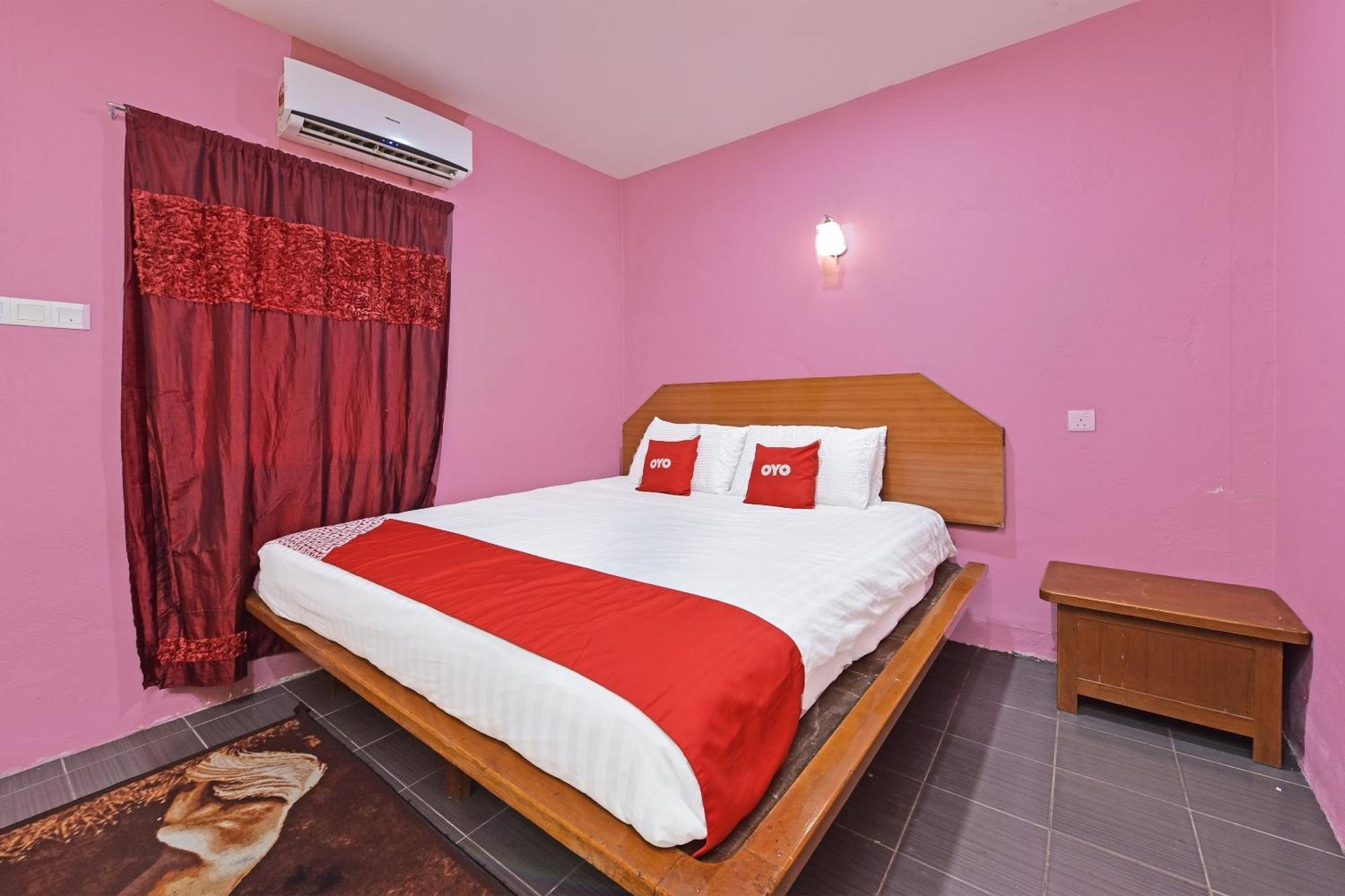 Oyo 90561 Awan Biru Motel Пантай-Сенанг Экстерьер фото