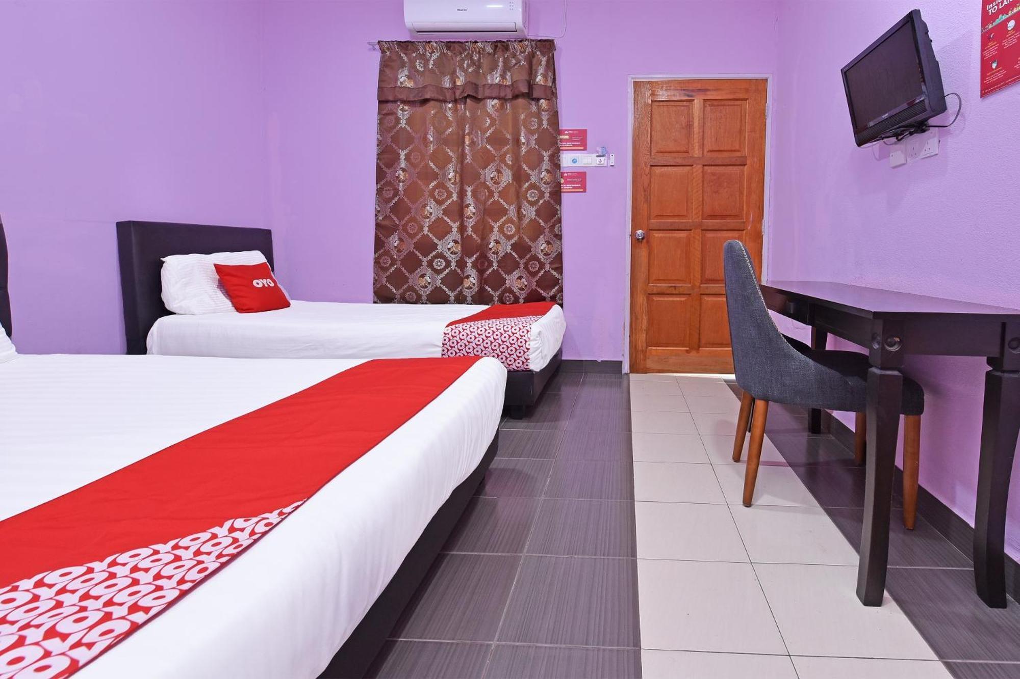 Oyo 90561 Awan Biru Motel Пантай-Сенанг Экстерьер фото